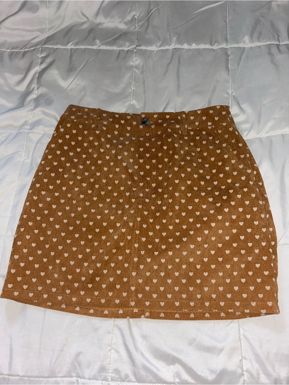 Le Lis Tan Mini Skirt with Cream Heart Pattern